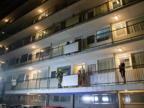 Magnetron vliegt spontaan in brand terwijl bewoners slapen